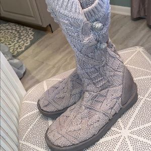 Women’s knitted ugg boots!